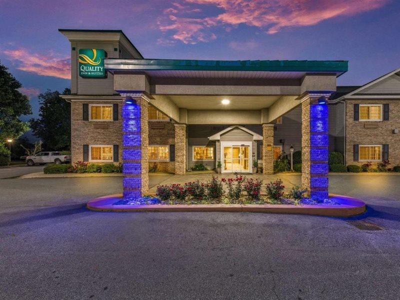 Quality Inn & Suites Hendersonville - Flat Rock Exterior photo
