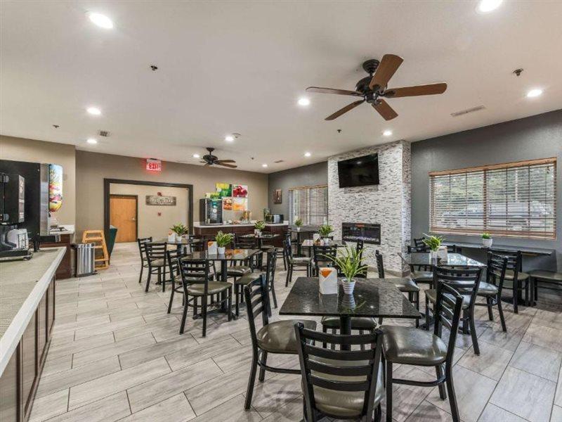 Quality Inn & Suites Hendersonville - Flat Rock Exterior photo