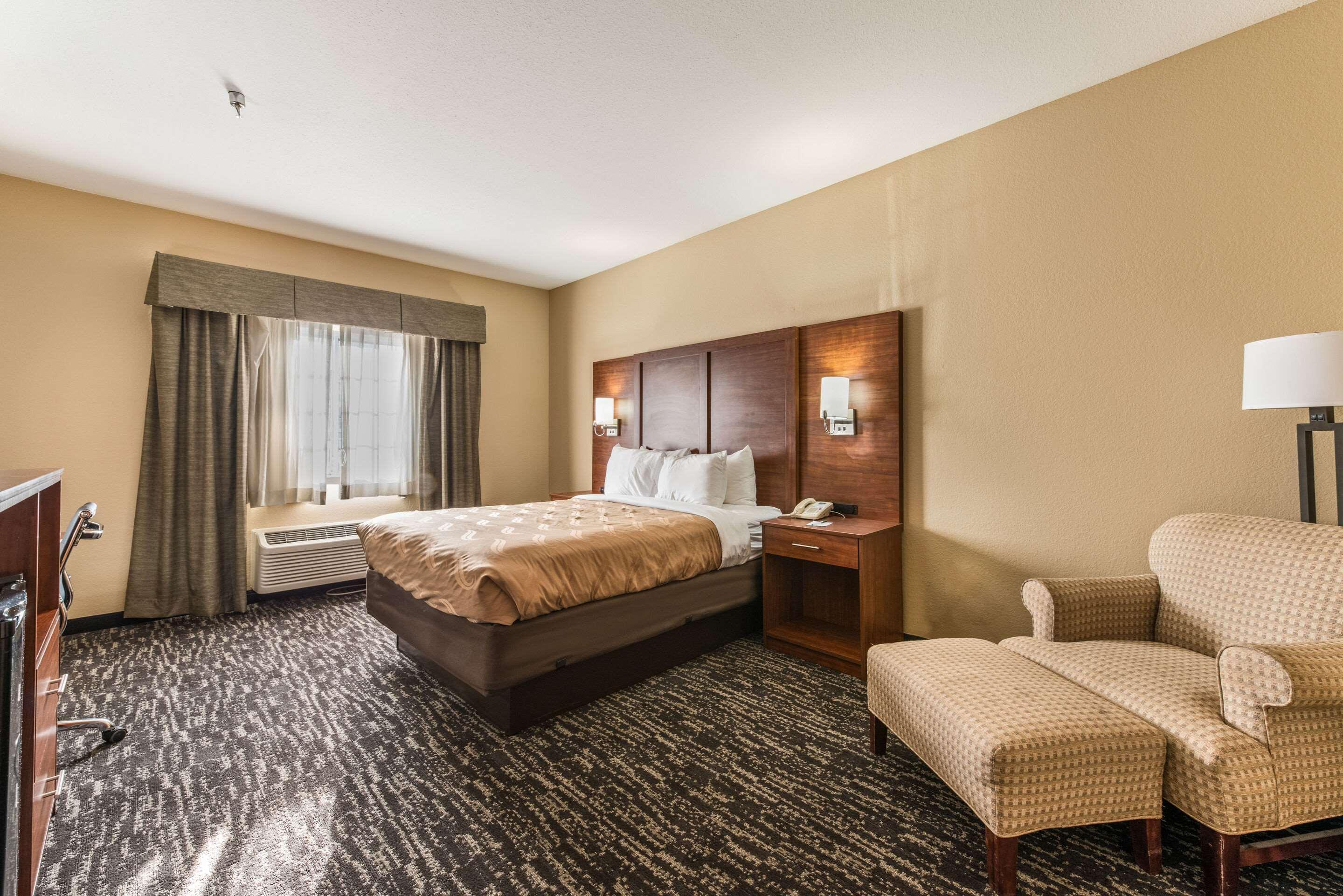 Quality Inn & Suites Hendersonville - Flat Rock Exterior photo