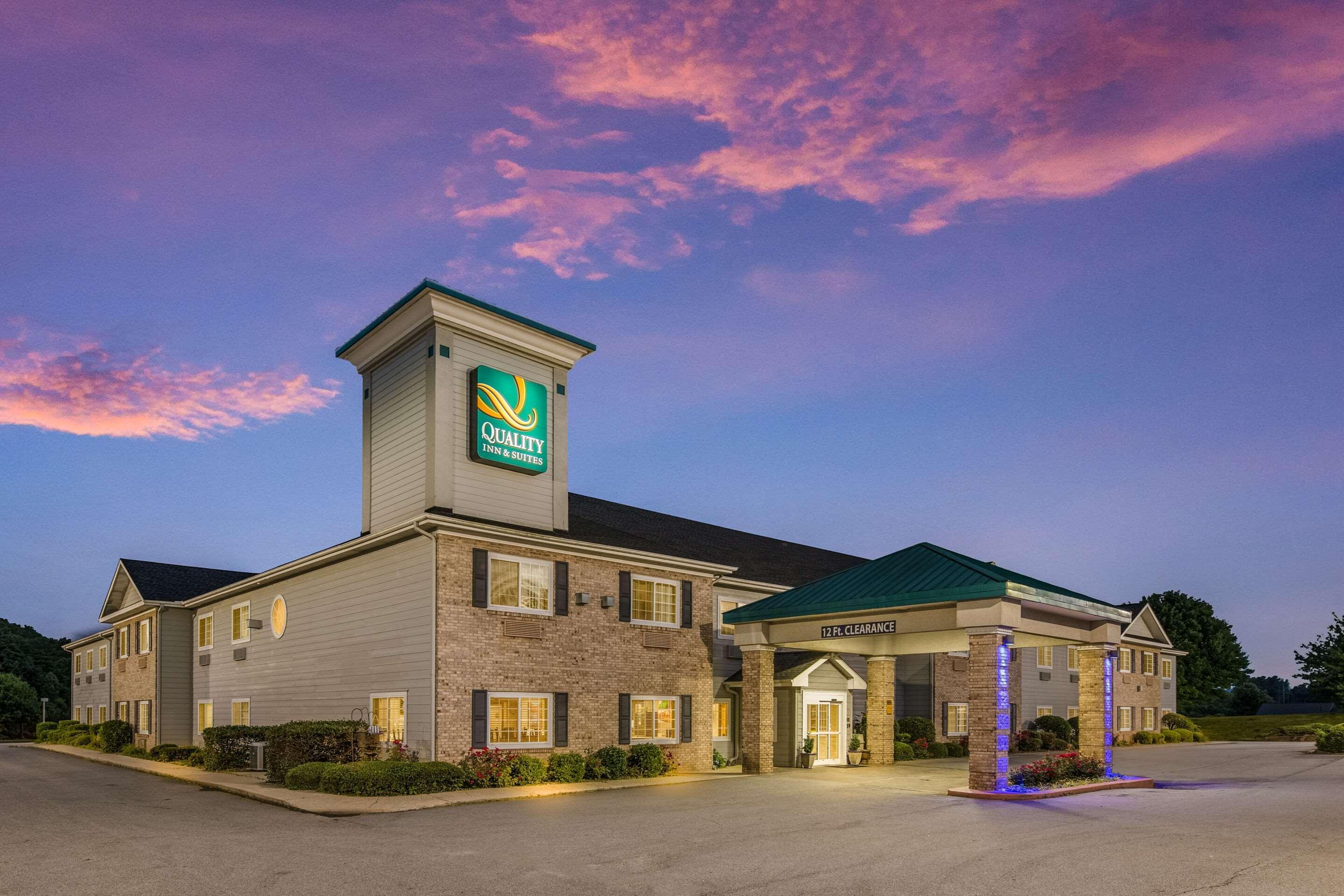 Quality Inn & Suites Hendersonville - Flat Rock Exterior photo