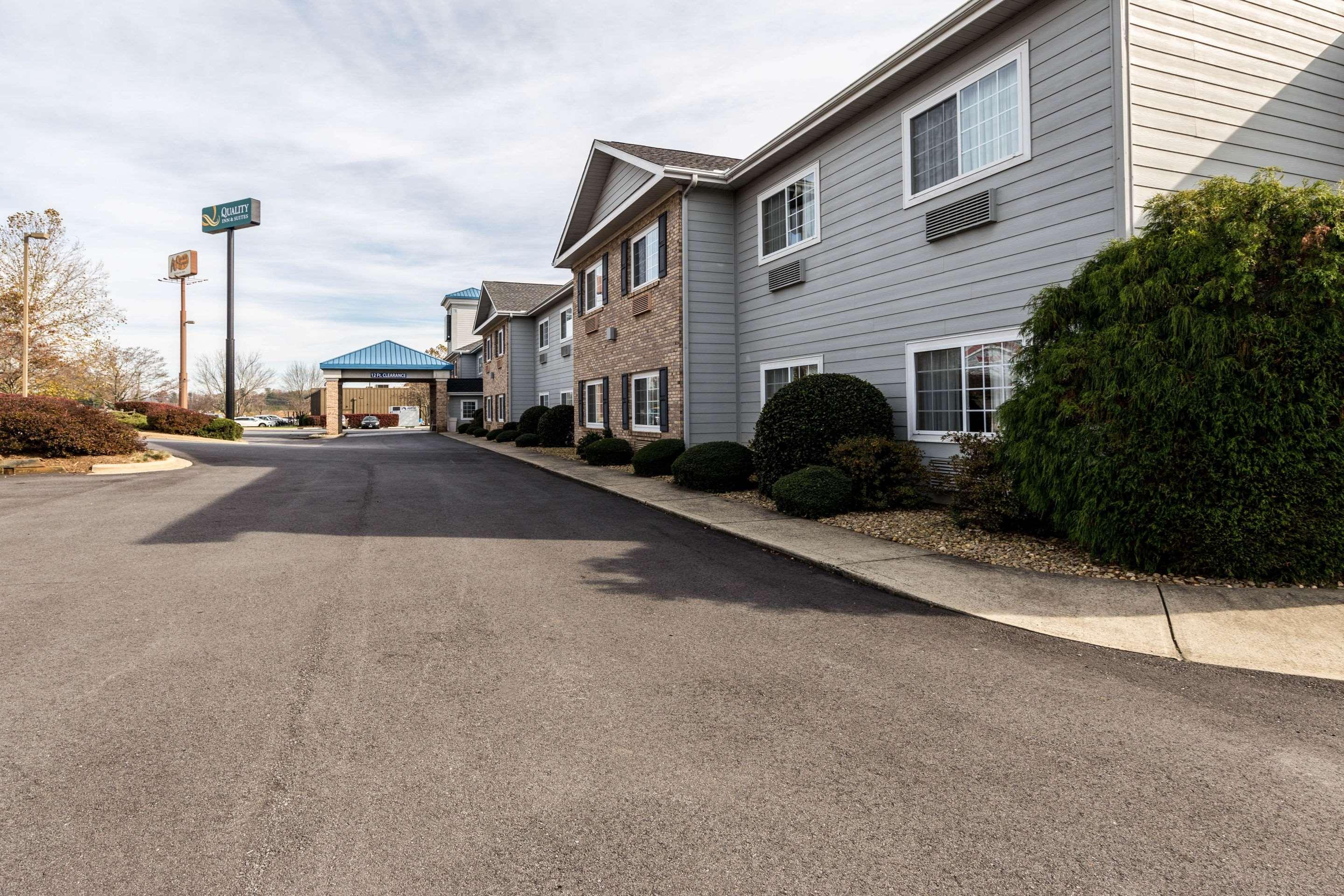 Quality Inn & Suites Hendersonville - Flat Rock Exterior photo