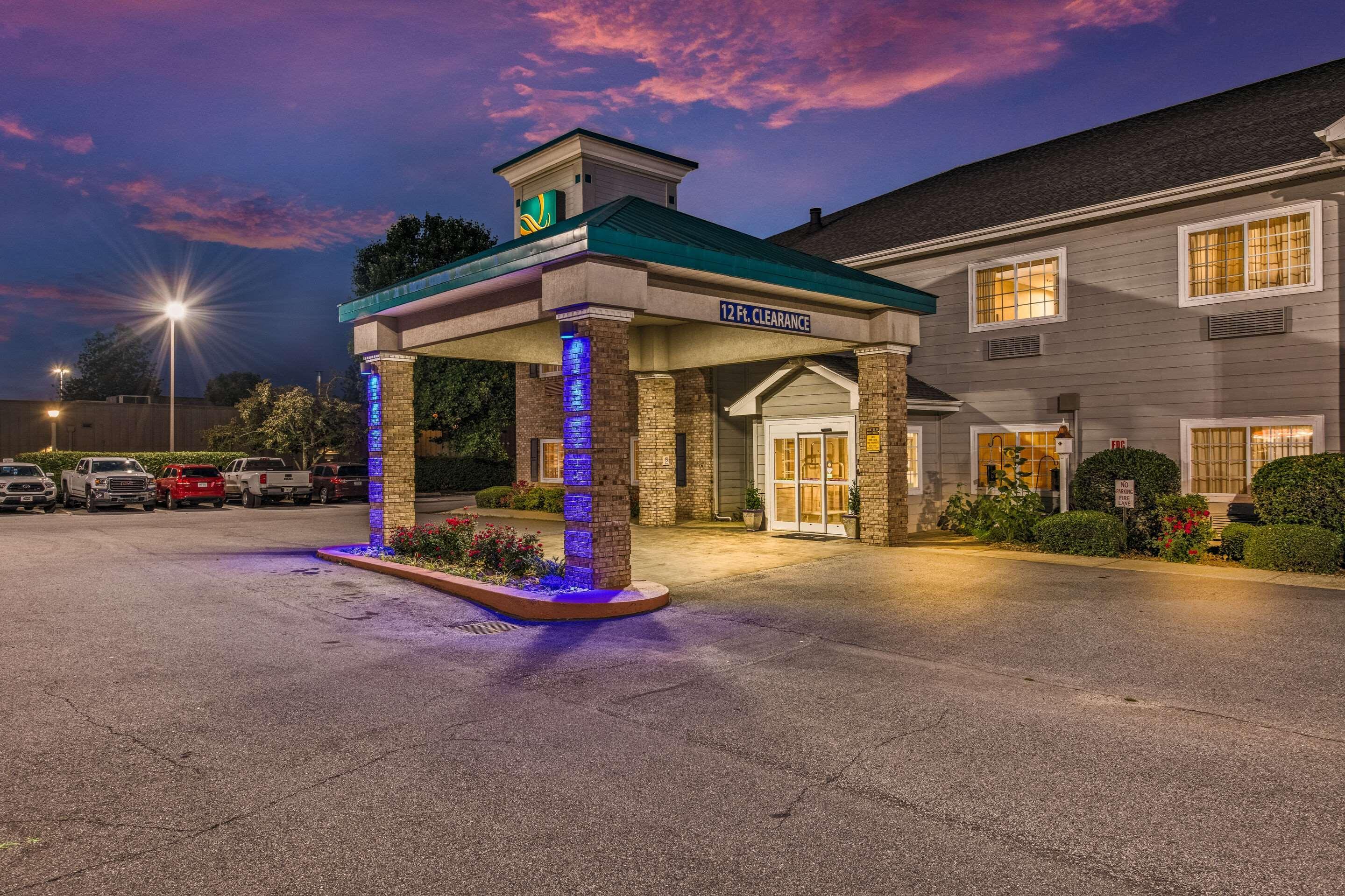 Quality Inn & Suites Hendersonville - Flat Rock Exterior photo